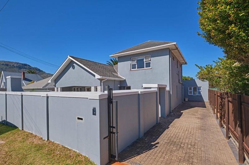 6 Bedroom Property for Sale in Fish Hoek Western Cape